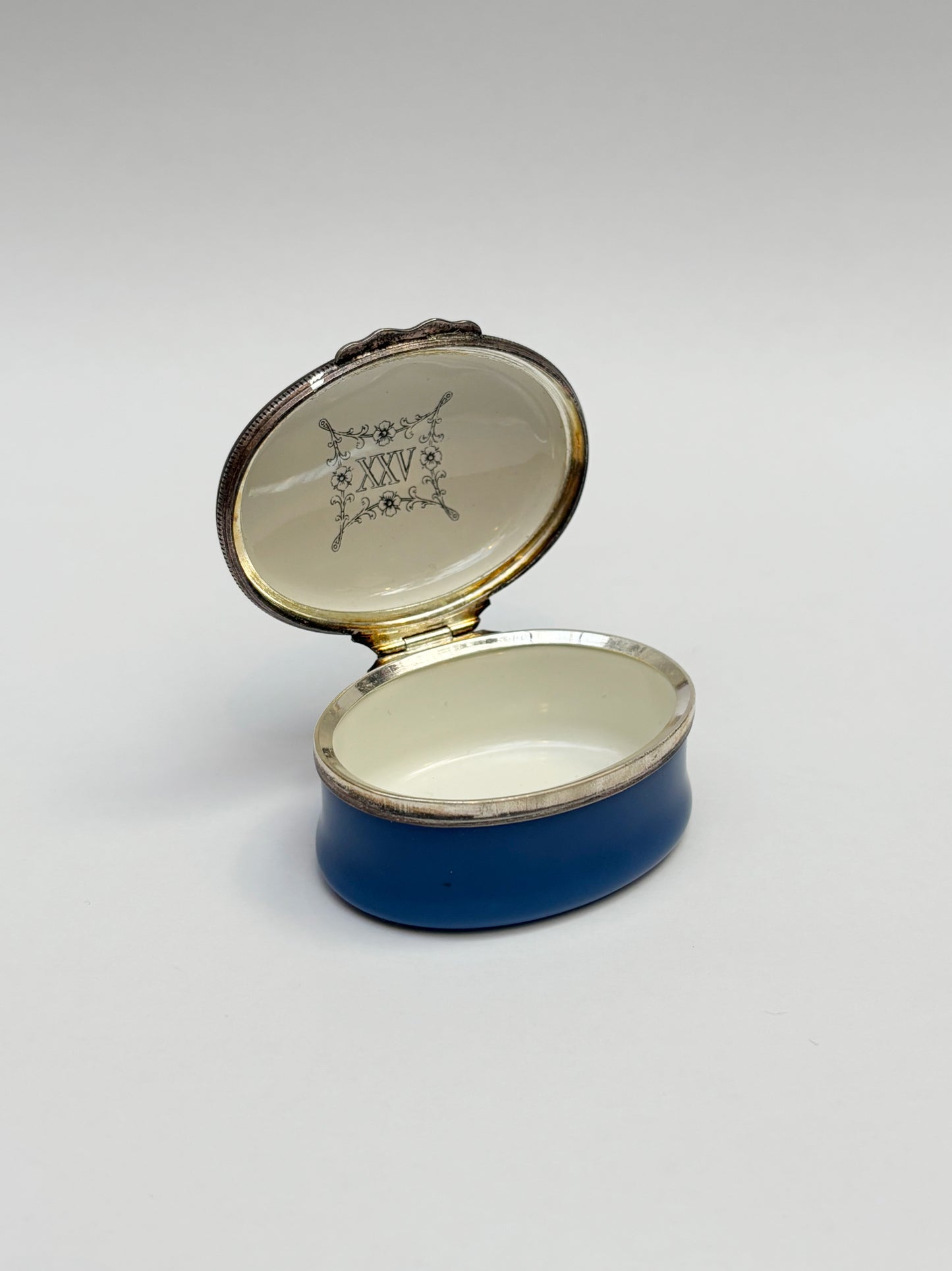25 Oval Box